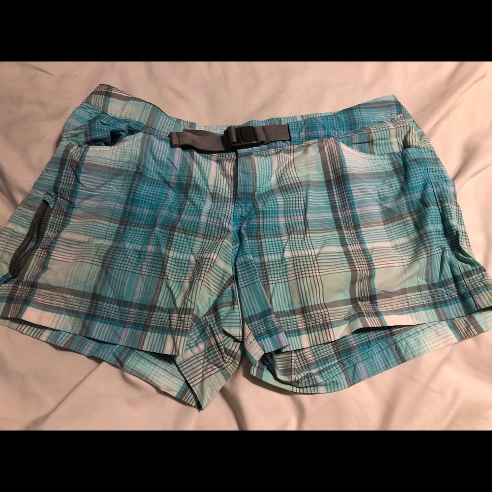 ❤️Columbia Shorts size 6 blue checkered